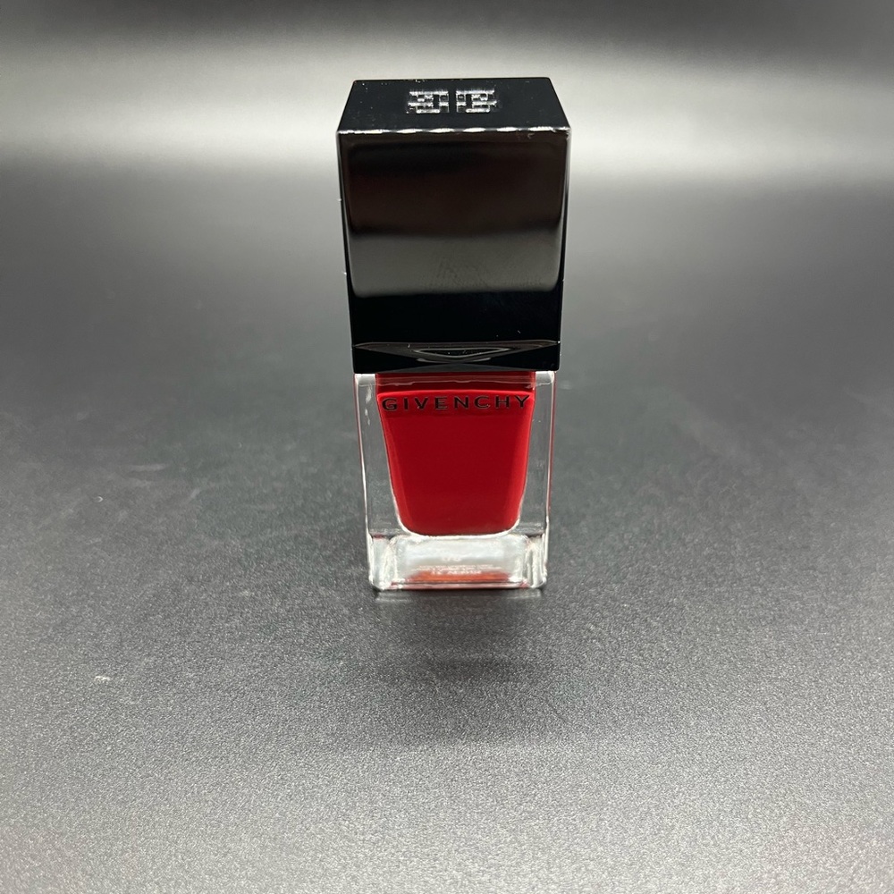 GIVENCHY Le Vernis Nail Lacquer high-shine Polish 08 Grenat Initie - Unused